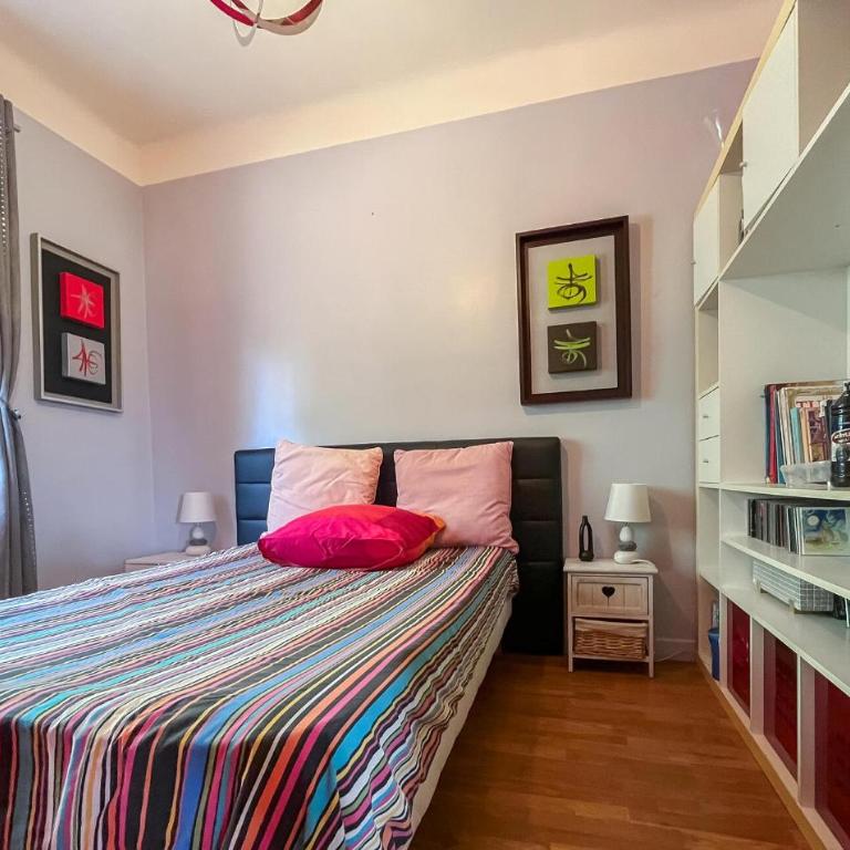 Villa Piscine Et Jacuzzi - Three-Bedroom Vacation Home - 8