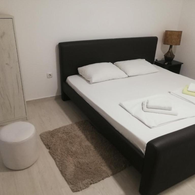 Apartmani Ana S - One-Bedroom Apartment with Balcony - 11