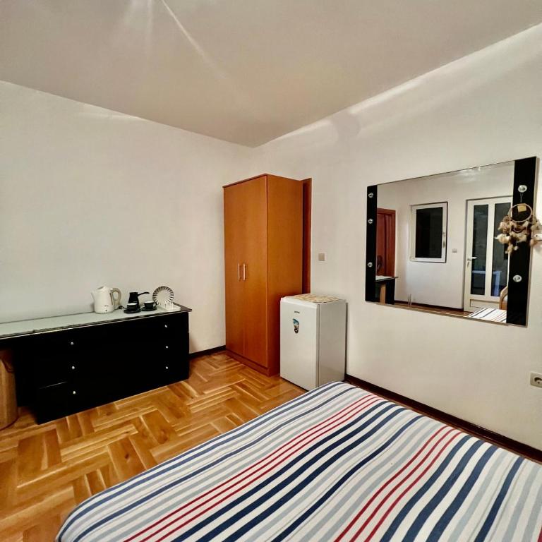 Komforan studio u centru grada - Double Room with Private Bathroom - 13