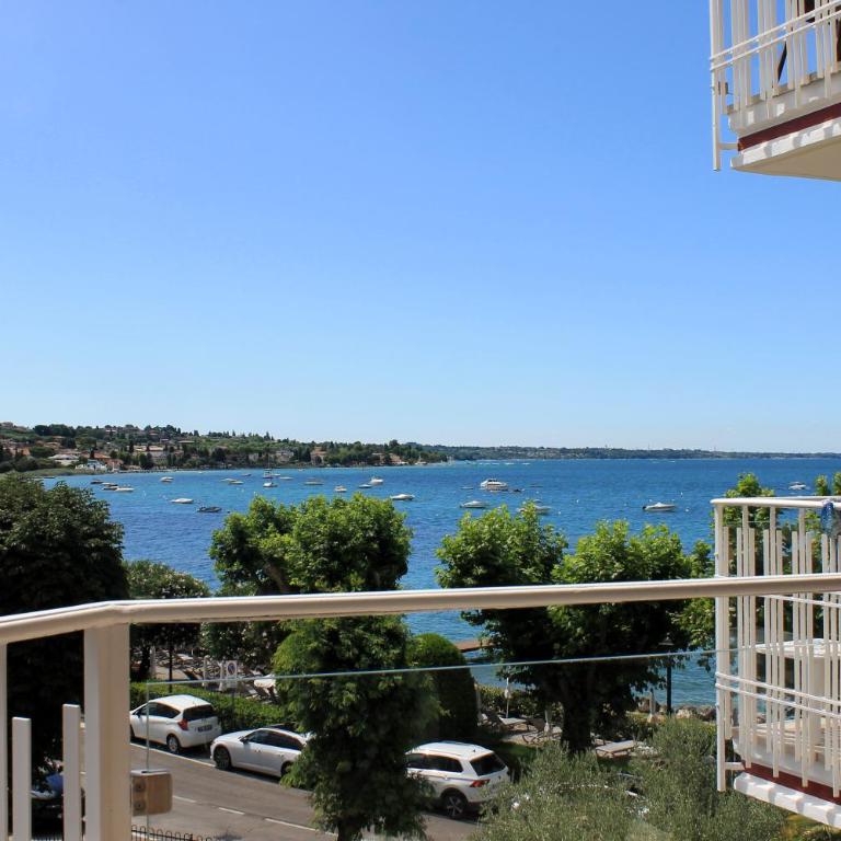 Kriss Internazionale Hotel - Superior Double Room with Partial Lake View - 4