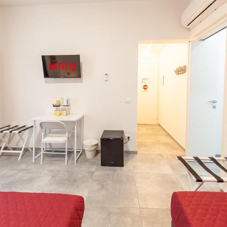 La Spezia Holidays 197 - Triple Room with Private Bathroom - 8