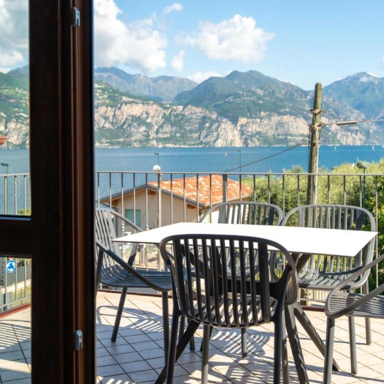June Stay Lake Garda - Appartamento Deluxe con 2 Camere da Letto, Vista Lago e Balcone - 7