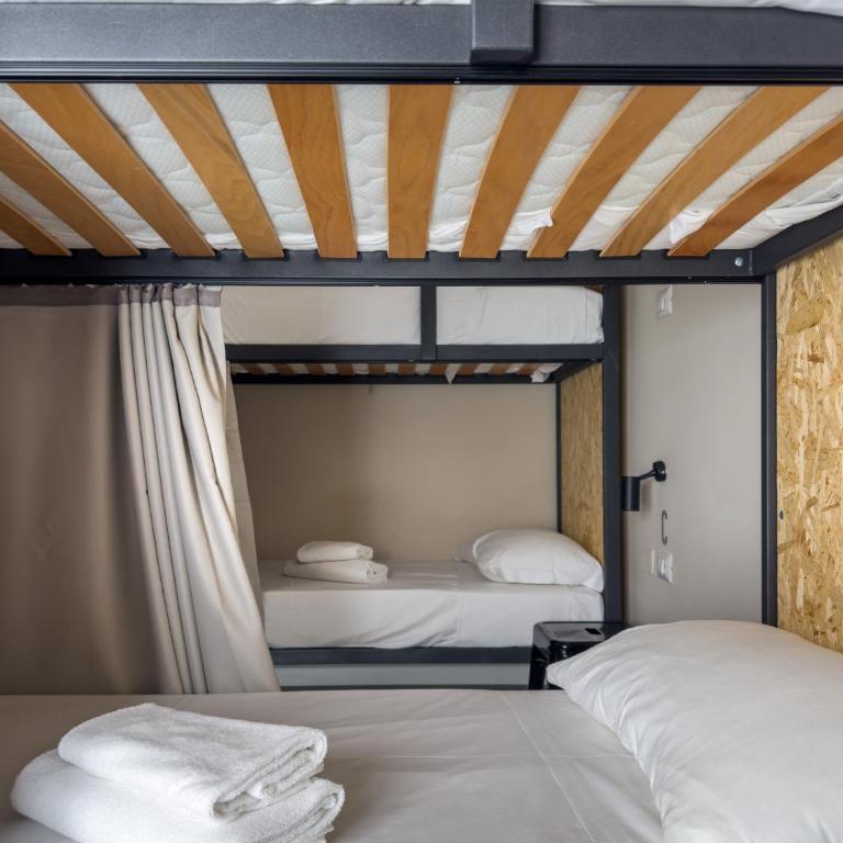 Piccolo Catalunya Hostel - Bed in 6-Bed Female Dormitory Room - 1