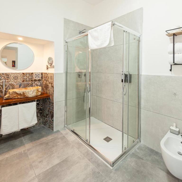 La Spezia Holidays 197 - Double Room with Balcony - 11