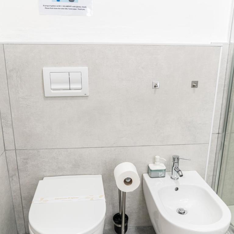 La Spezia Holidays 197 - Triple Room with Private Bathroom - 13