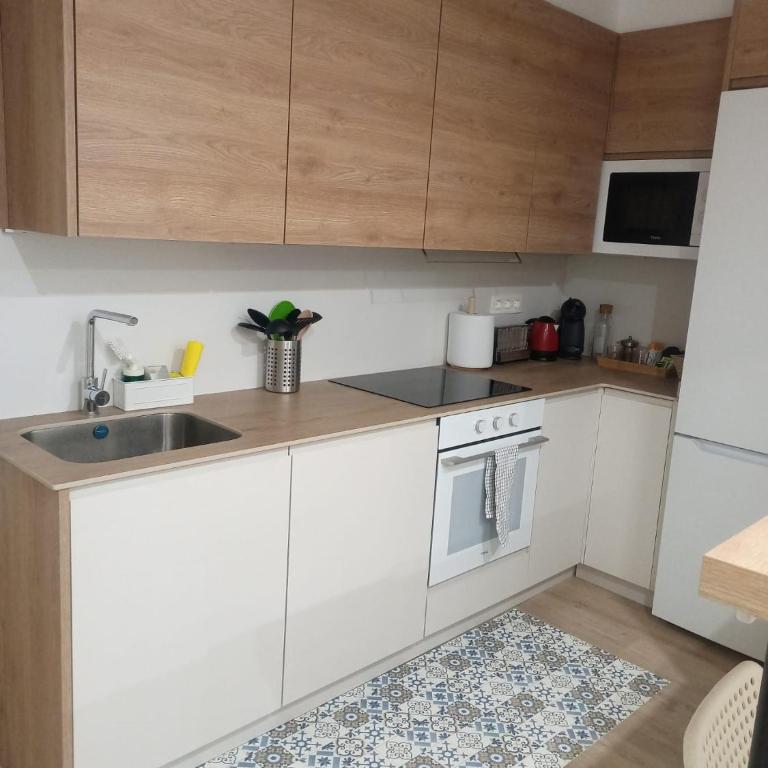 Casco Viejo, tranquilo, reformado, Bilbao a pie - Apartamento de 1 Dormitorio con balcón y vistas a la ciudad - 20