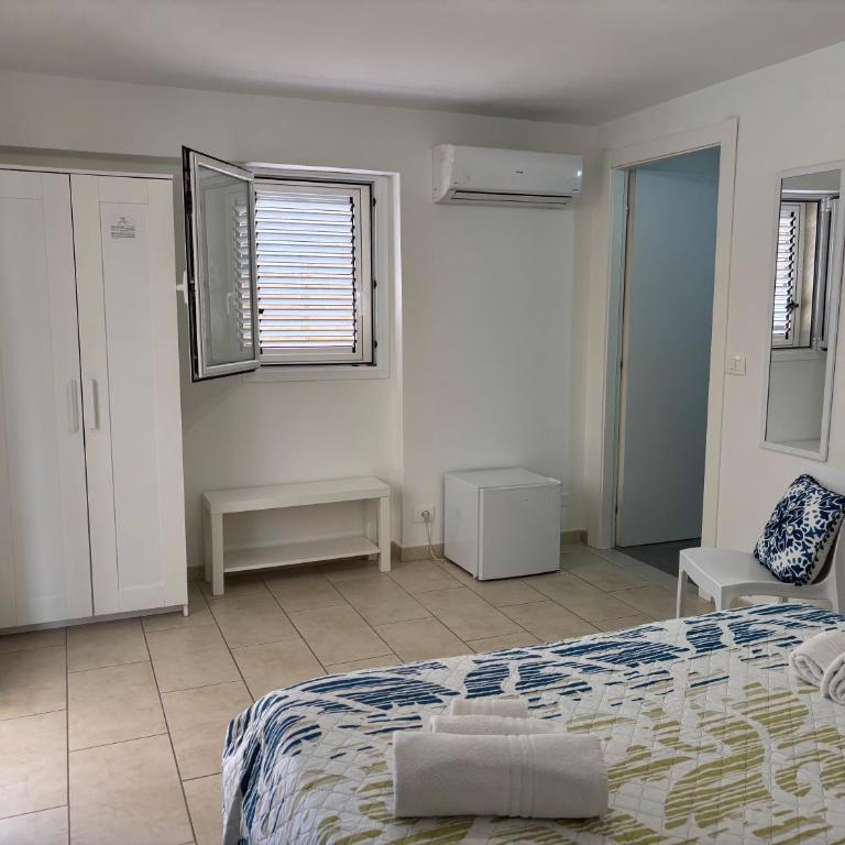 Le Torrette Rooms and Apartments - Double Room with patio and Privat Bathroom - 4