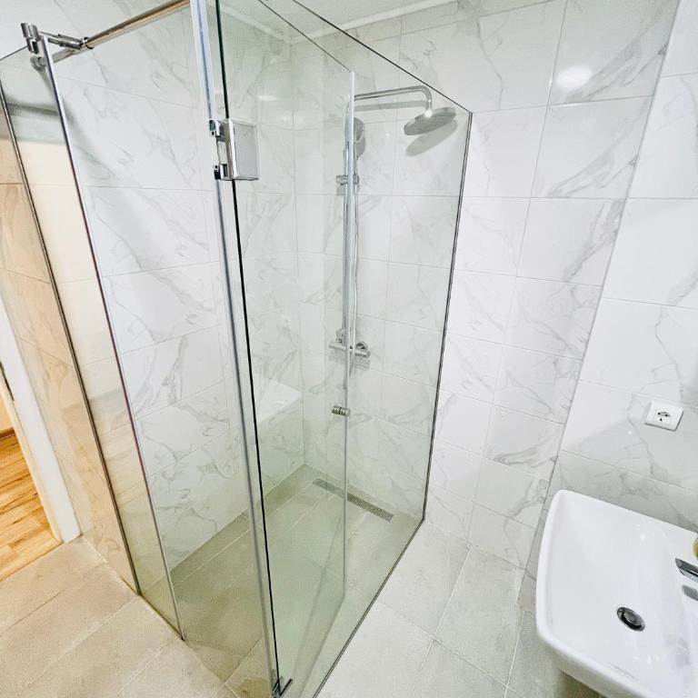 AMARIS Suites Sarajevo - Deluxe Studio - 8