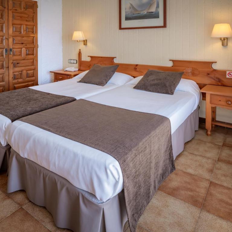 Hotel GHT Neptuno-Tossa & Venus SPA - Habitación Doble con balcón - 1 o 2 camas - 8
