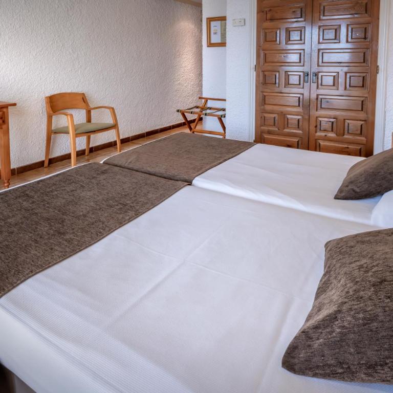 Hotel GHT Neptuno-Tossa & Venus SPA - Habitación Doble con balcón - 1 o 2 camas - 10
