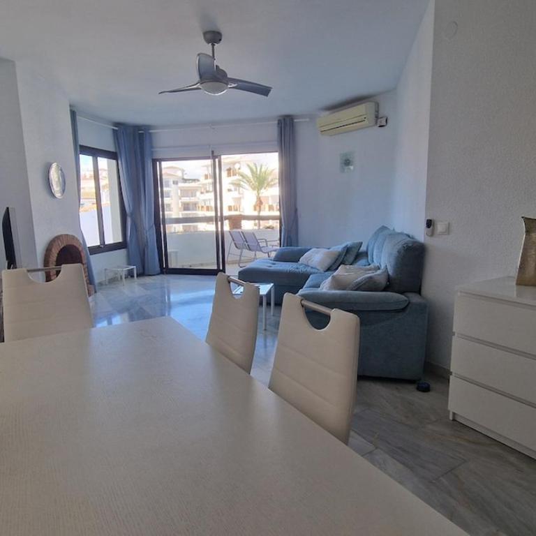 Sunny 2BR Apartment with Pool, Calahonda Beachside - Apartamento de 2 dormitorios - 8