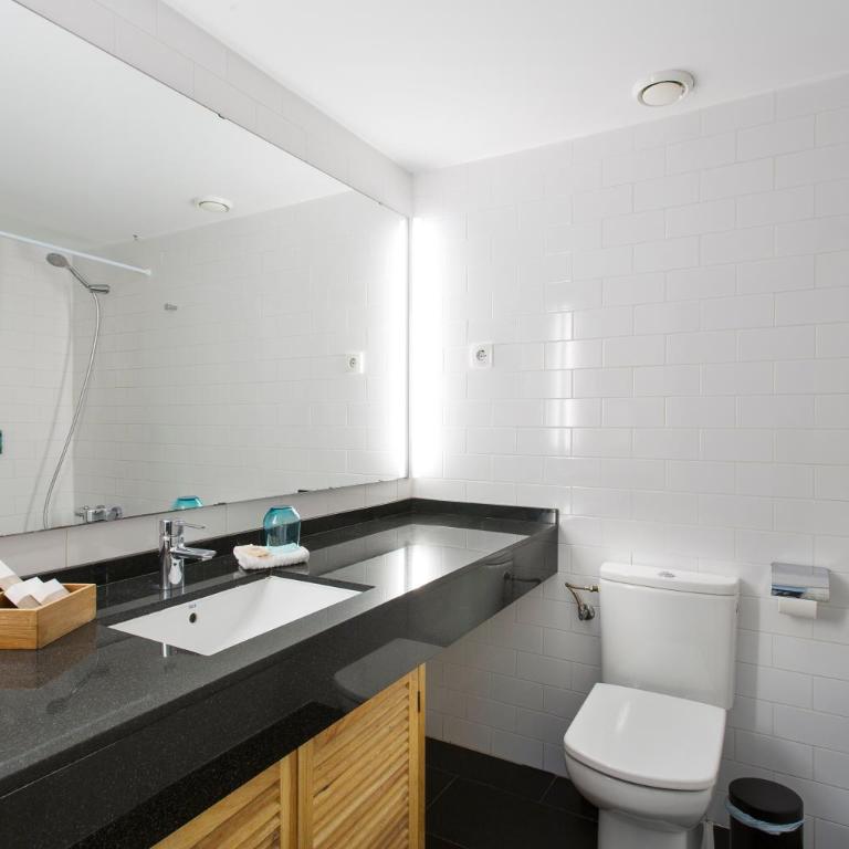 Durlet Beach Apartments - Three-Bedroom Apartment - 11