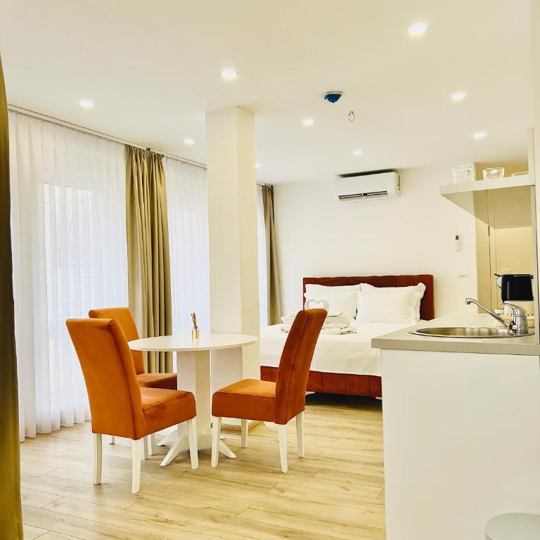 AMARIS Suites Sarajevo - Studio with Balcony - 6