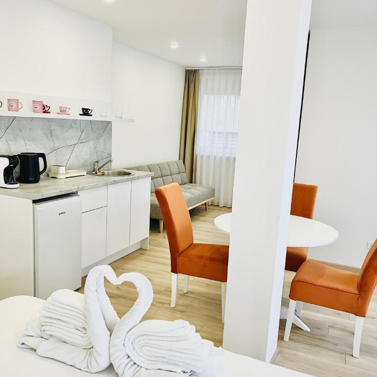 AMARIS Suites Sarajevo - Studio with Balcony - 7