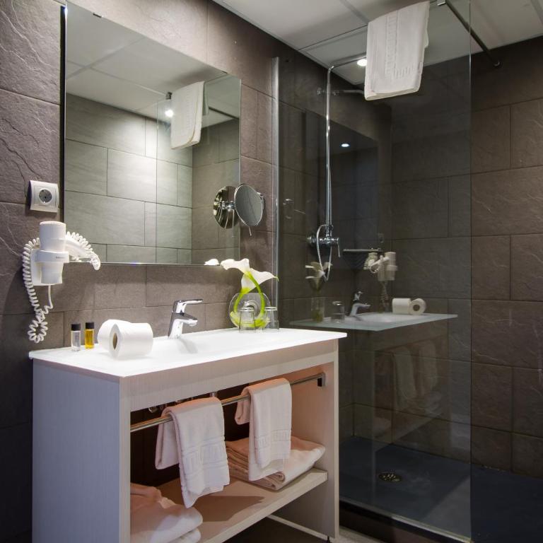 Hotel Salomé - Habitación Triple - 8