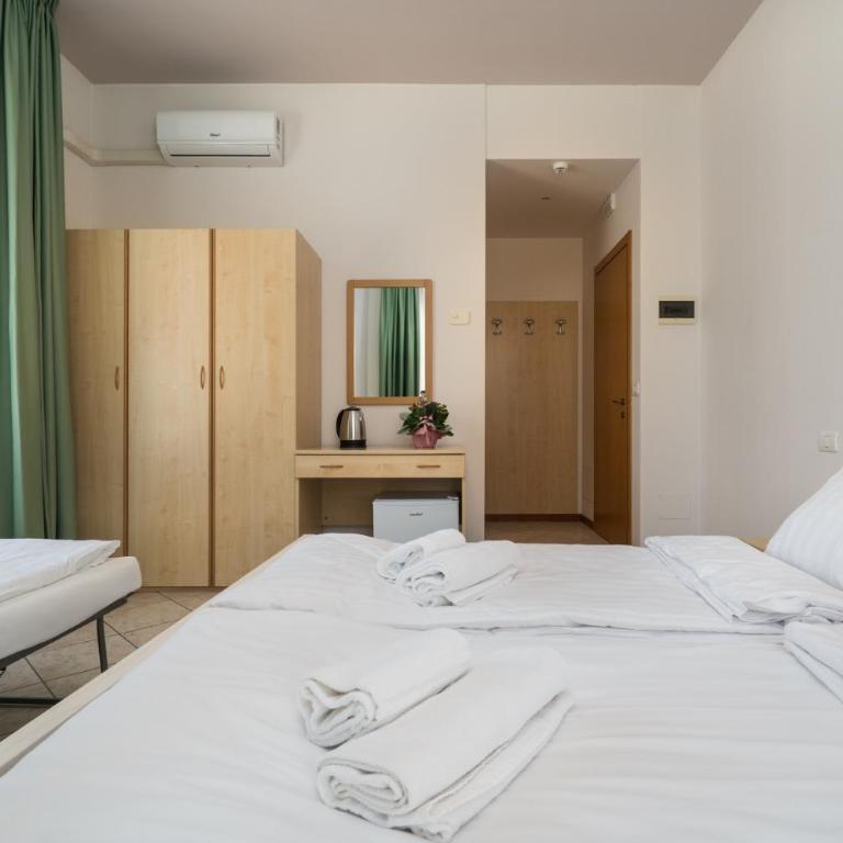 Hotel MAX Lazise &Appartamenti - A due Passi dai Parchi Più Famosi - Camera Tripla - 6