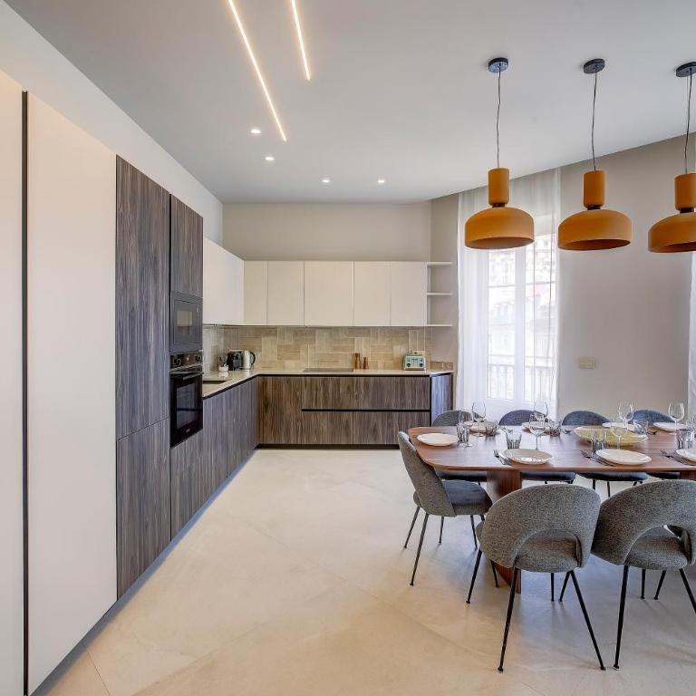 Grand appartement Centre de Nice - Appartement - 4