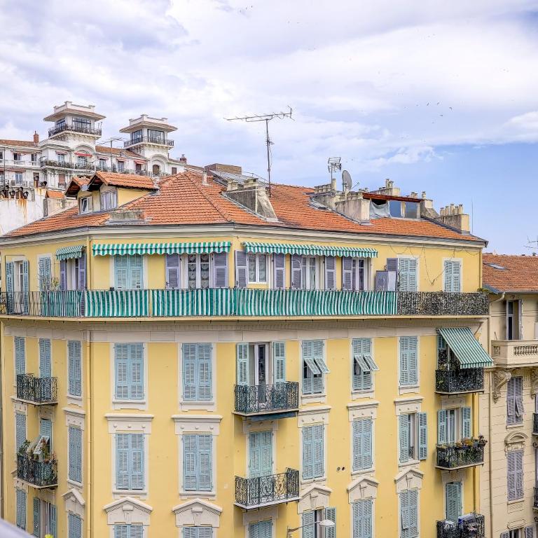 Grand appartement Centre de Nice - Appartement - 61