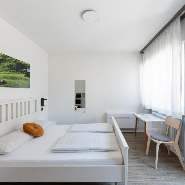 Gasthof Salurn - Camera Matrimoniale con Balcone - 1