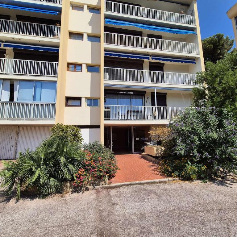 Piscine, Wi-Fi, climatisation, garage privatif, terrasse, plages et commerces à pied - Apartment mit Meerblick - 17