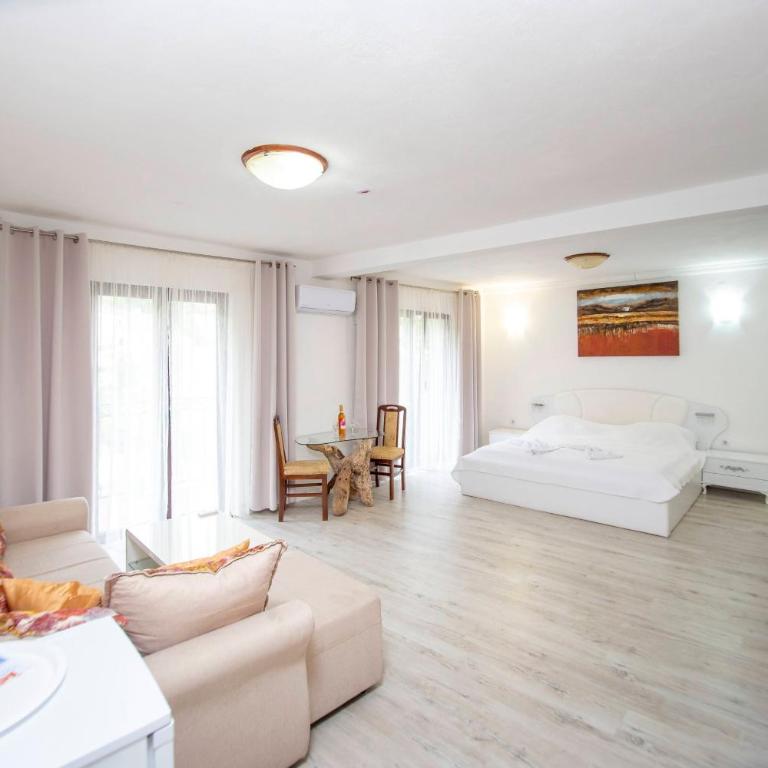 Rama Residence - Deluks Dvokrevetna Soba sa Bračnim Krevetom i Balkonom - 1