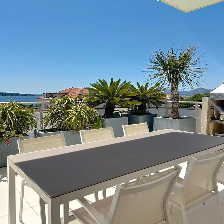Penthouse 2-Bedroom apartment with 360º views and parking - Appartement 2 Chambres avec Terrasse et Vue sur la Mer - 19
