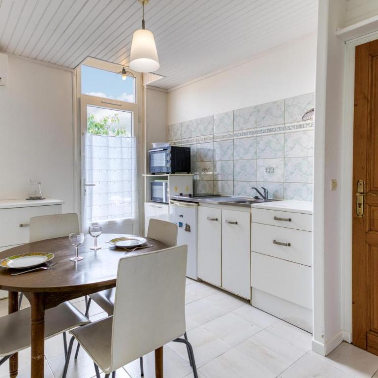 Proche Plage - One-Bedroom Vacation Home - 1