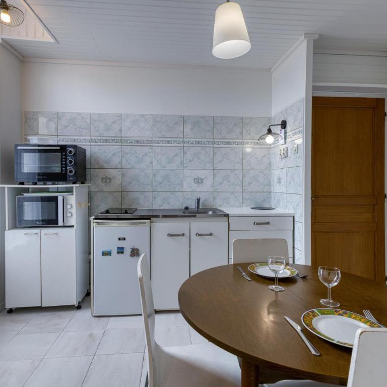 Proche Plage - One-Bedroom Vacation Home - 2