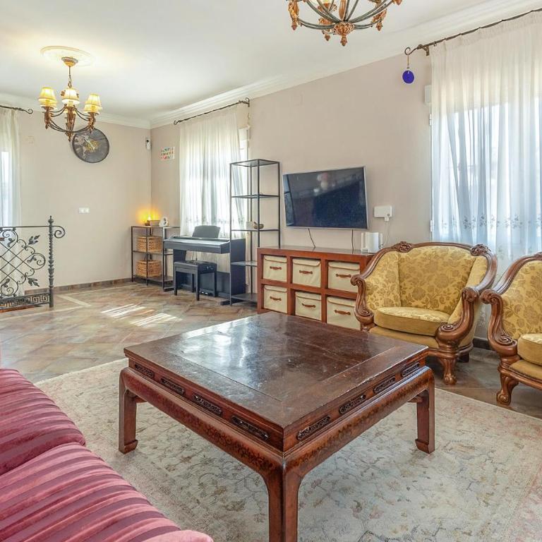 Amazing Home In Torrevieja - Casa de vacaciones de 5 dormitorios - 1