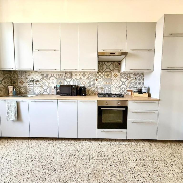Free Parking 5 minutes from the station - Three-Bedroom Apartment - 4
