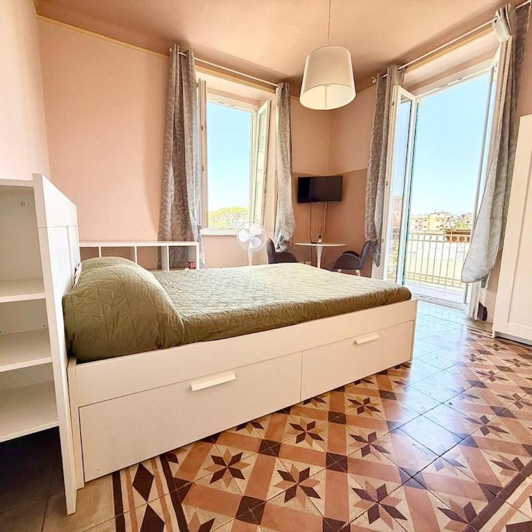 Free Parking 5 minutes from the station - Three-Bedroom Apartment - 11