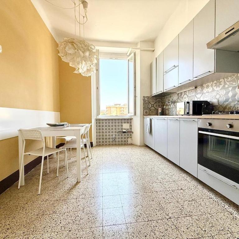 Free Parking 5 minutes from the station - Three-Bedroom Apartment - 12