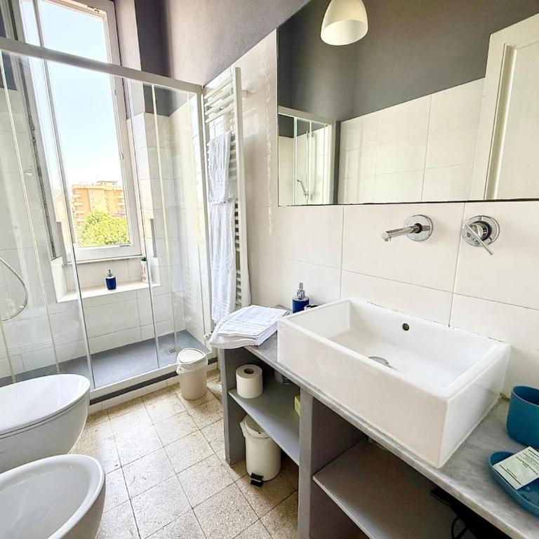 Free Parking 5 minutes from the station - Three-Bedroom Apartment - 13