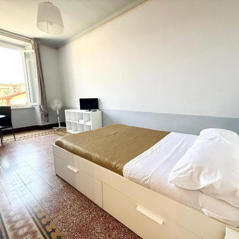 Free Parking 5 minutes from the station - Three-Bedroom Apartment - 16