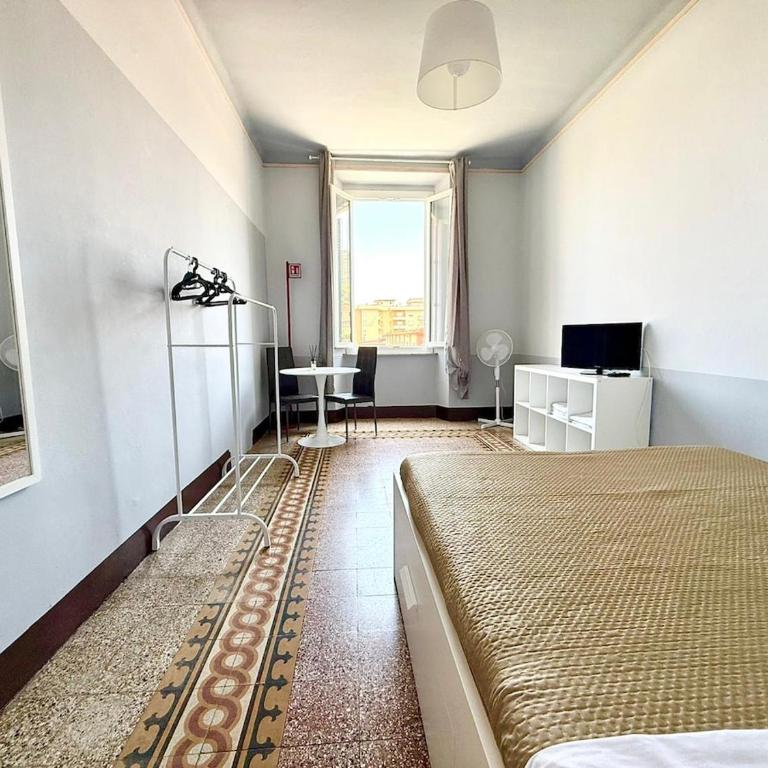 Free Parking 5 minutes from the station - Three-Bedroom Apartment - 17