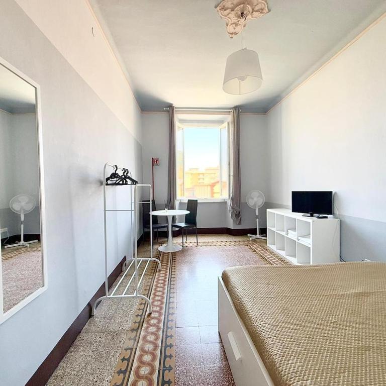 Free Parking 5 minutes from the station - Three-Bedroom Apartment - 19