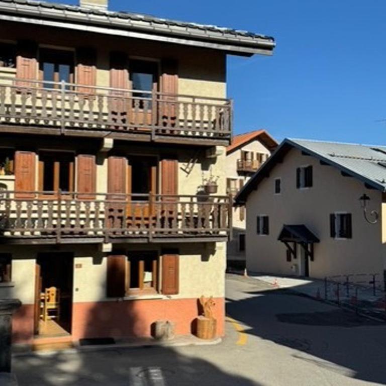 Maison de village aux Allues, 3 chambres, proche commerces - FR-1-411-987 - Maison de Vacances - 4