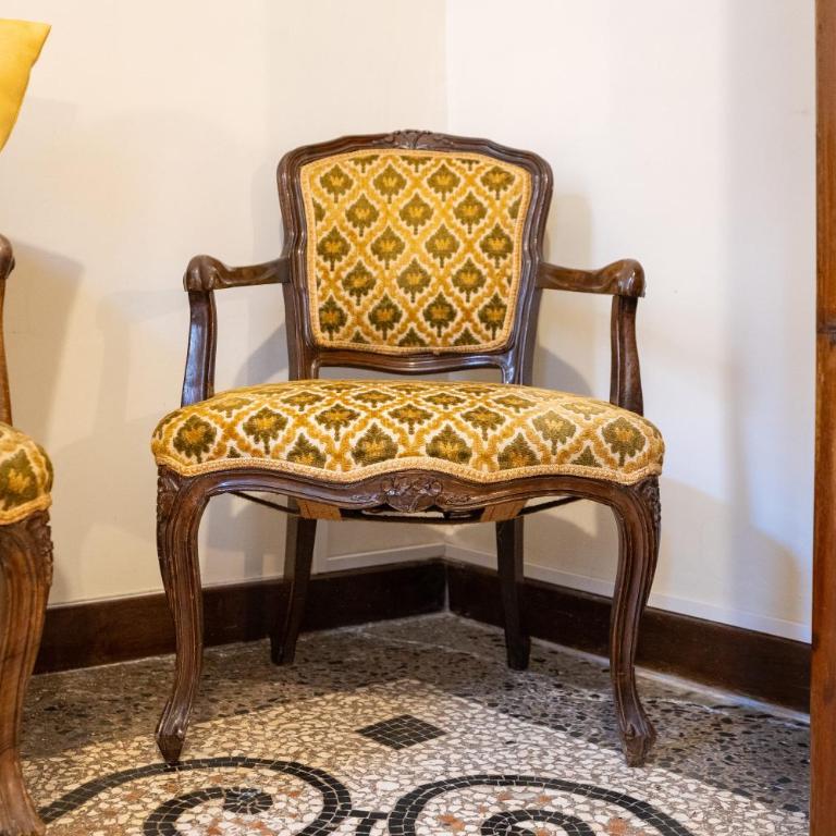 Vintage Charm & Color, Central and Spacious - Two-Bedroom Apartment - 20