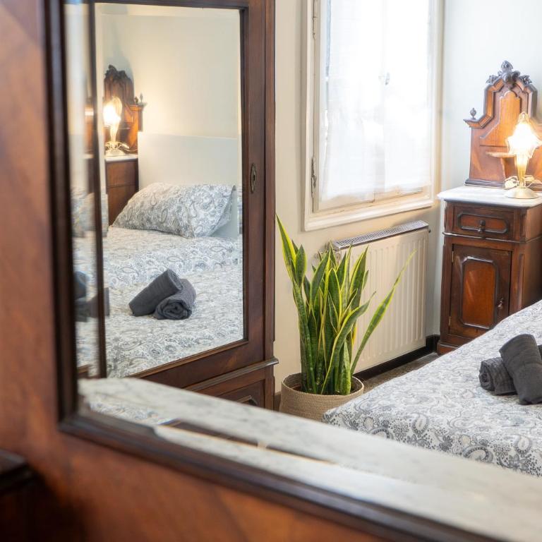 Vintage Charm & Color, Central and Spacious - Two-Bedroom Apartment - 34