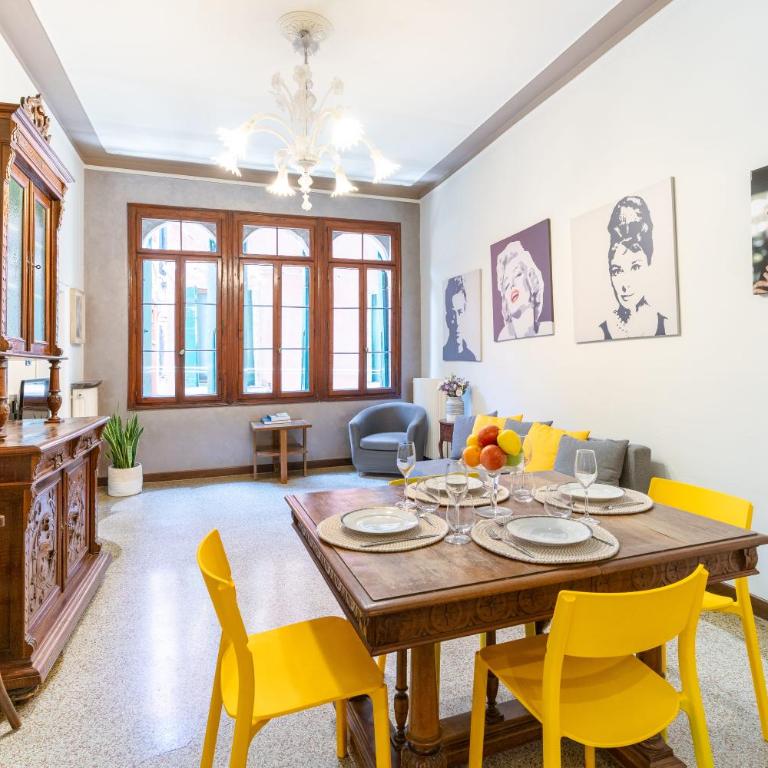 Vintage Charm & Color, Central and Spacious - Two-Bedroom Apartment - 3