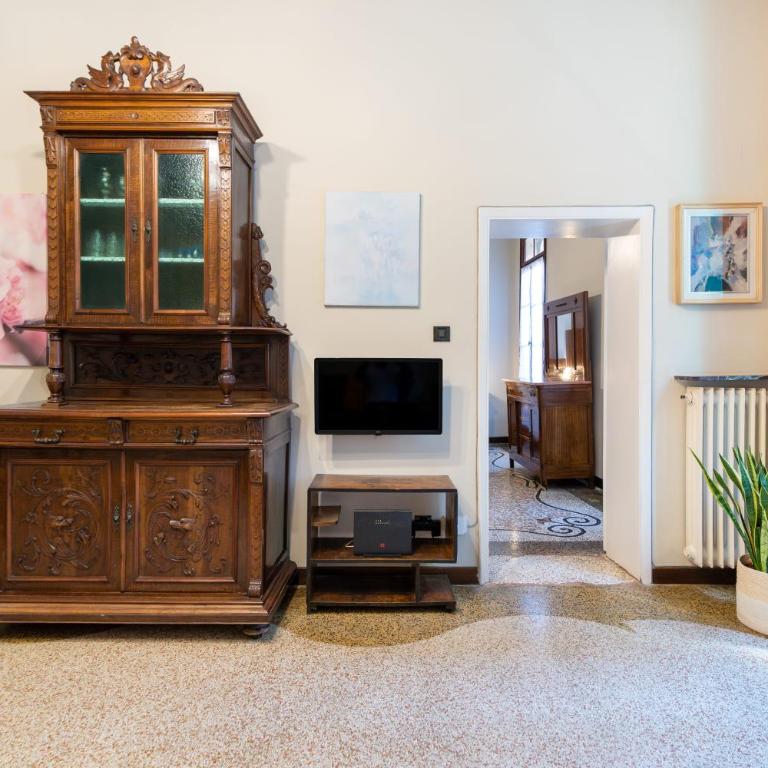 Vintage Charm & Color, Central and Spacious - Two-Bedroom Apartment - 78