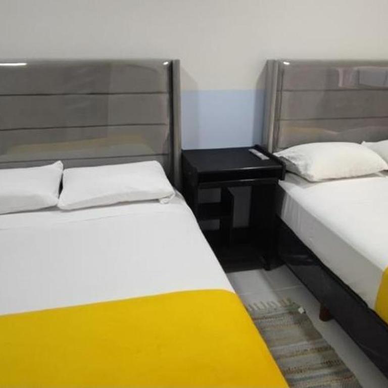 Hostal Center - Habitación cuádruple - 13