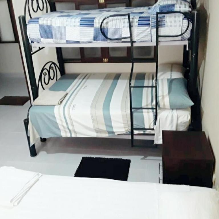 Amaca Hostal - Habitación Familiar con baño compartido - 1