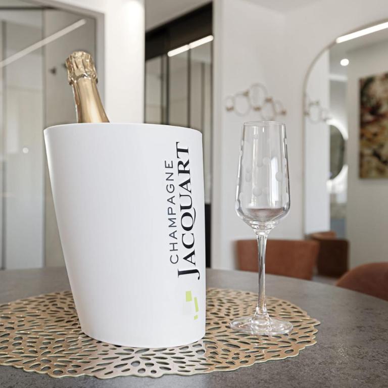 Tiffanys Heliopolis Design & premium apartment with terrace - Apartment - 22