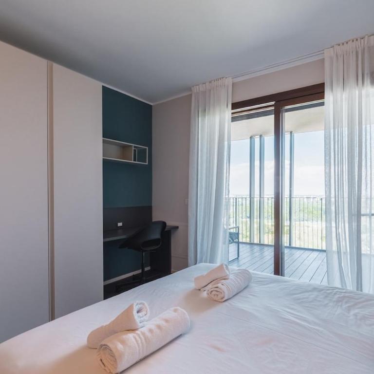 Park Towers 17 - Apt Design - Large Terrace - AC - Appartamento con 1 Camera da Letto - 55