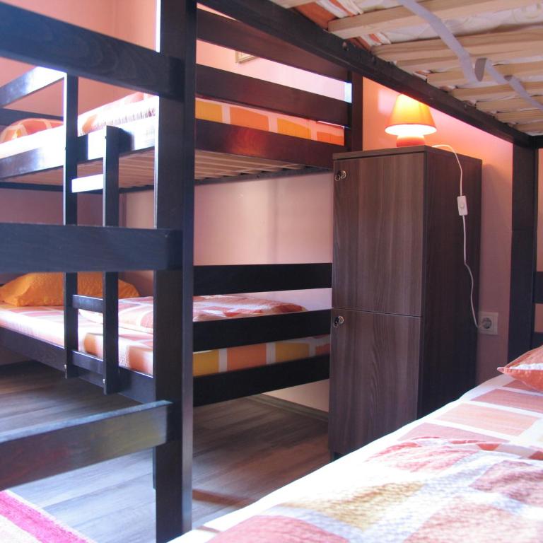 Hostel Musala - Bed in 4-Bed Dormitory Room - 5