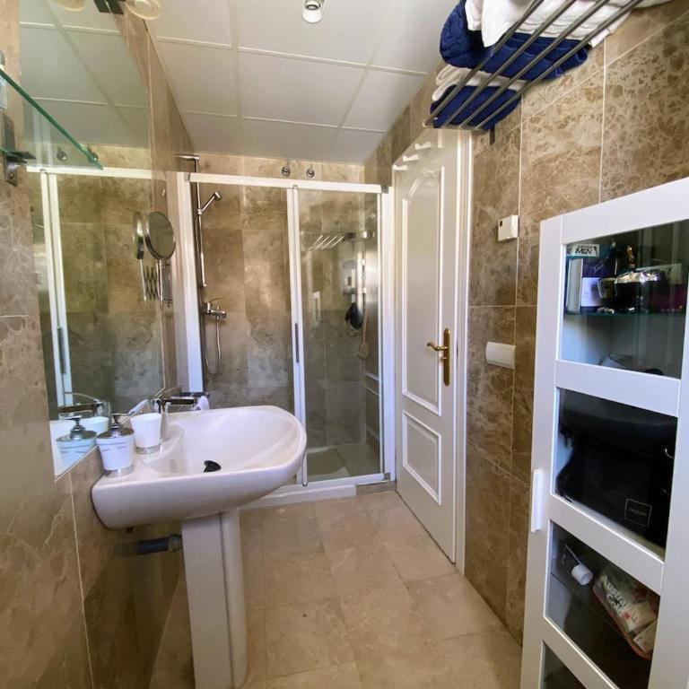 House with sea views and swimming pool - Villa - 47