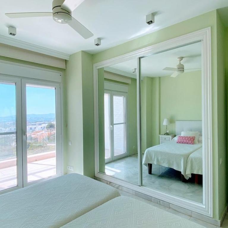 House with sea views and swimming pool - Villa - 52