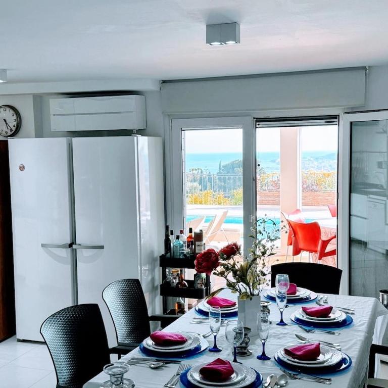 House with sea views and swimming pool - Villa - 56