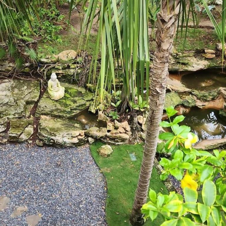 Spacious and luxurious villa with 4 bedrooms, swimming pool, tennis court, and beach within walking distance - Villa - 11